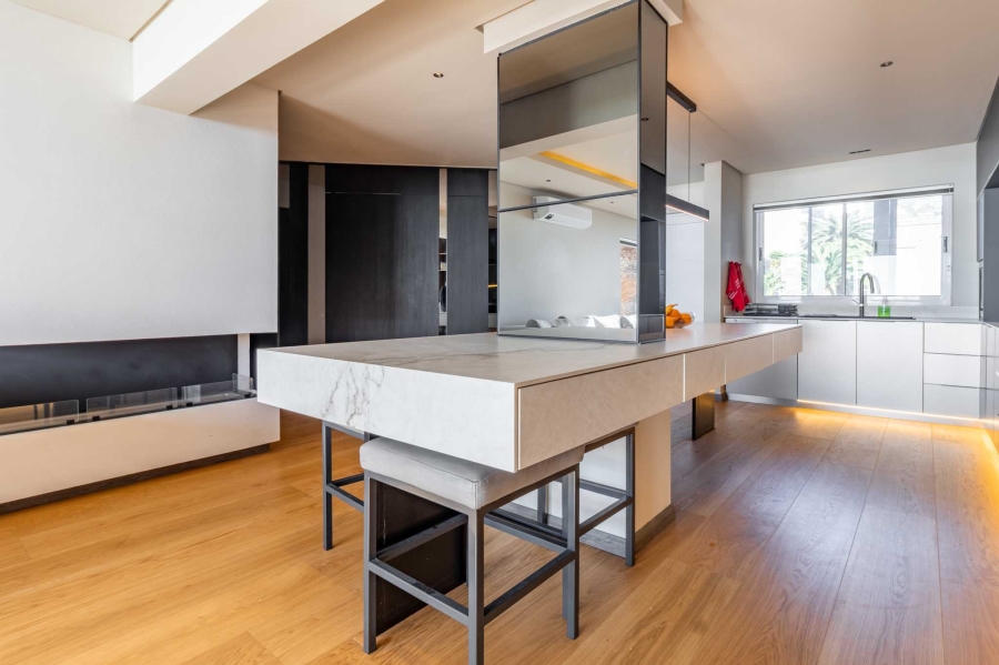 2 Bedroom Property for Sale in Sea Point Western Cape